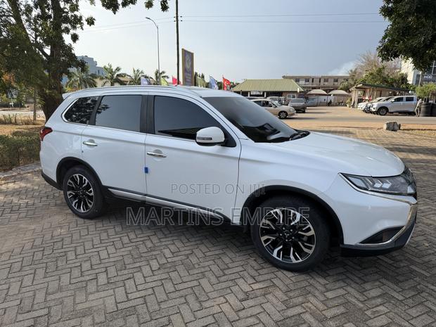 Mitsubishi Outlander SEL AWC 2019 White