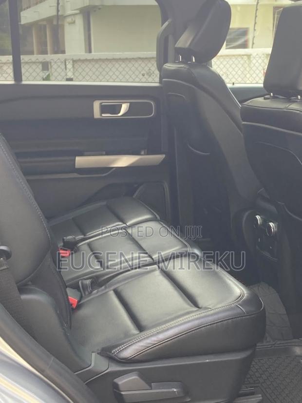 Ford Explorer 2021 Silver