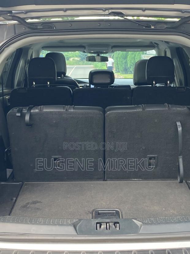 Ford Explorer 2021 Silver
