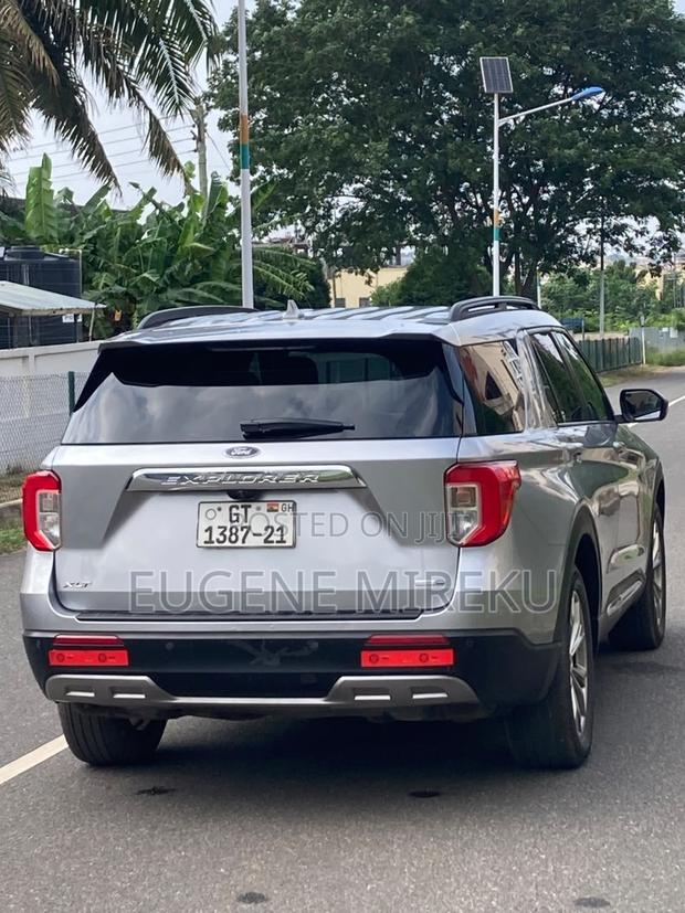 Ford Explorer 2021 Silver