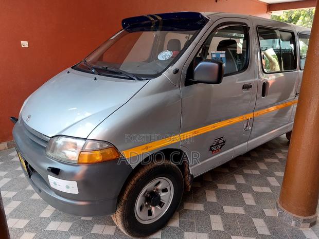 Toyota Grand HiAce 2002 Silver