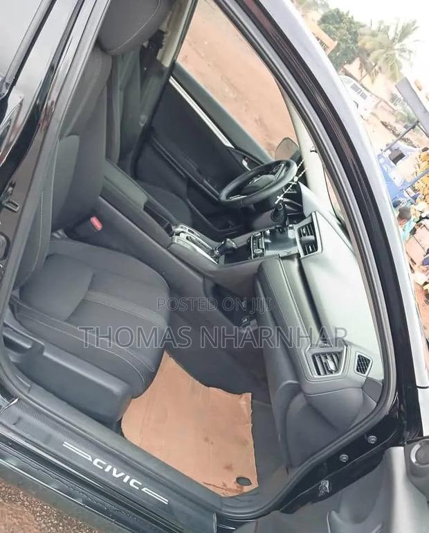 Honda Civic EX Hatchback 2019 Black