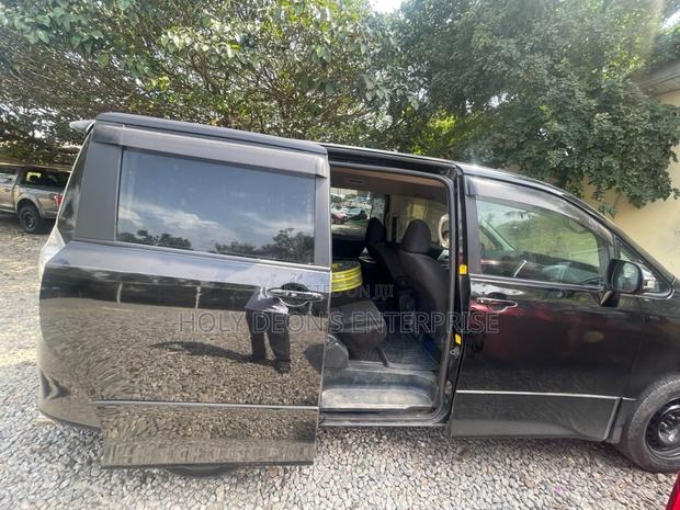 Toyota Voxy X 2WD 8-Seater 2013 Black