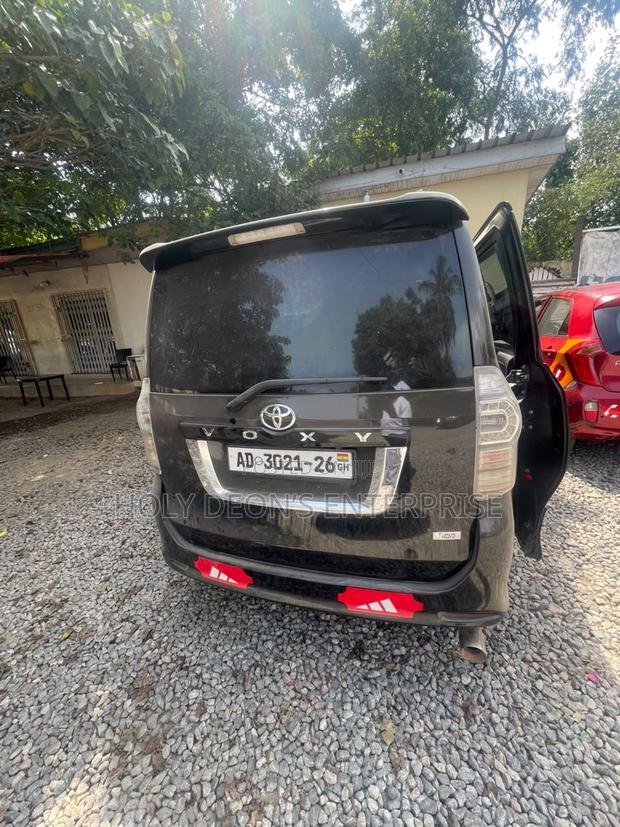 Toyota Voxy X 2WD 8-Seater 2013 Black