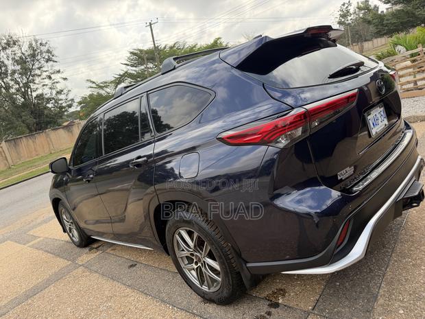 Toyota Highlander XSE 2022 Blue