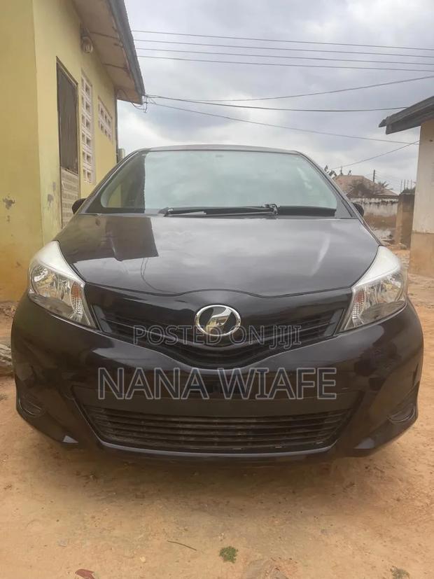 Toyota Vitz 1.3 AWD 3dr 2013 Black