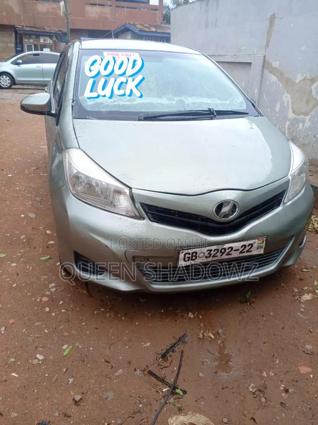 Toyota Vitz 2012 Silver