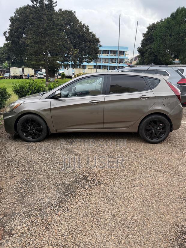 Hyundai Accent 2013 Brown