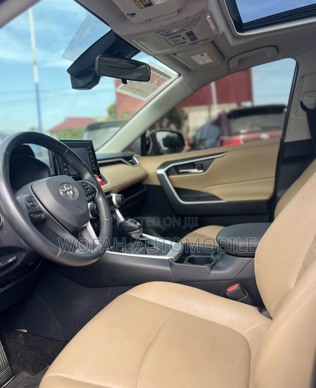 Toyota RAV4 XLE Premium 2022 Gray