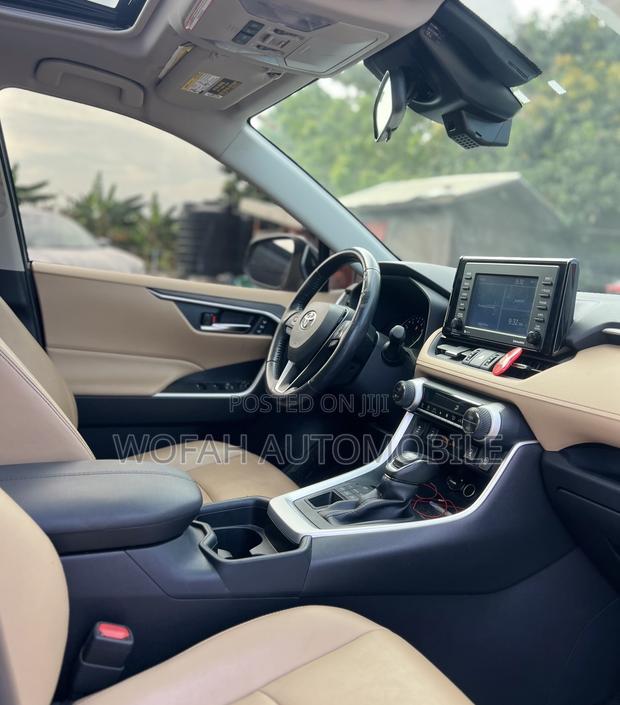 Toyota RAV4 XLE Premium 2022 Gray