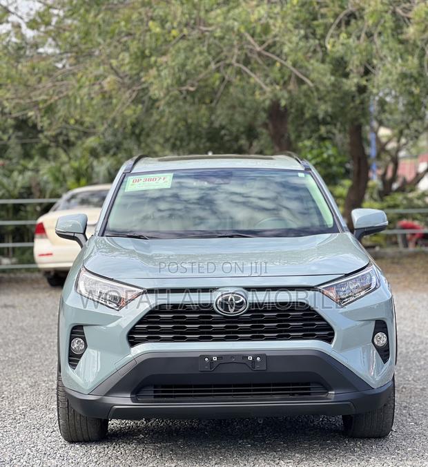 Toyota RAV4 XLE Premium 2022 Gray