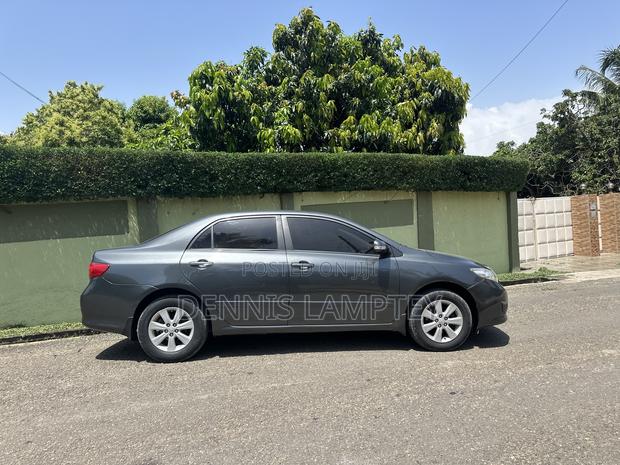 Toyota Corolla 2010 Silver