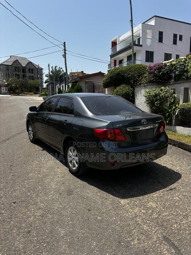 Toyota Corolla LE 4dr Sedan (1.8L 4cyl 4A) 2011 Gray