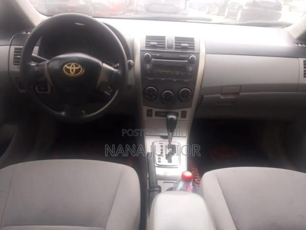 Toyota Corolla LE 4dr Sedan (1.8L 4cyl 4A) 2012 Brown