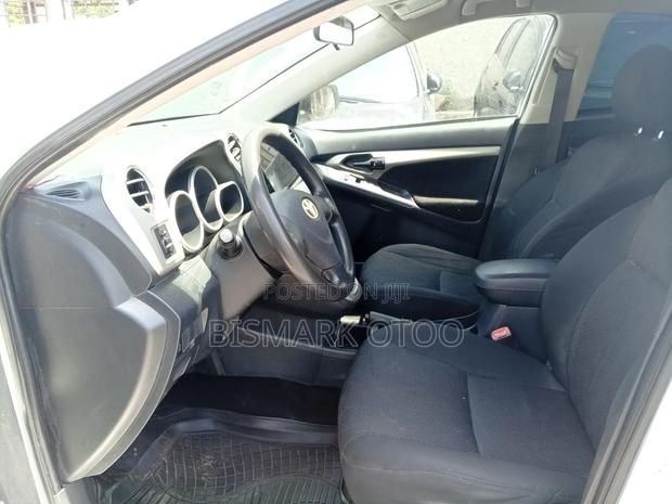Toyota Matrix Hatchback FWD (1.8L 4cyl 5M) 2010 White