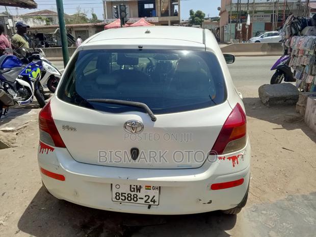 Toyota Vitz 1.3 AWD 5dr 2010 White