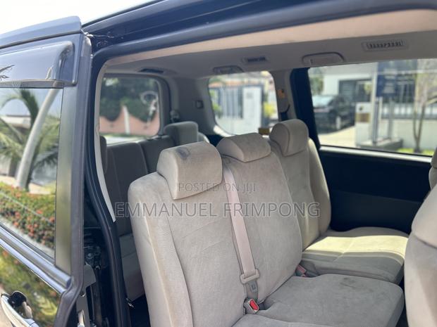 Toyota Voxy ZS 4WD 8-Seater 2013 Black