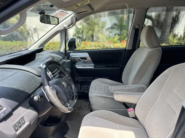 Toyota Voxy ZS 4WD 8-Seater 2013 Black