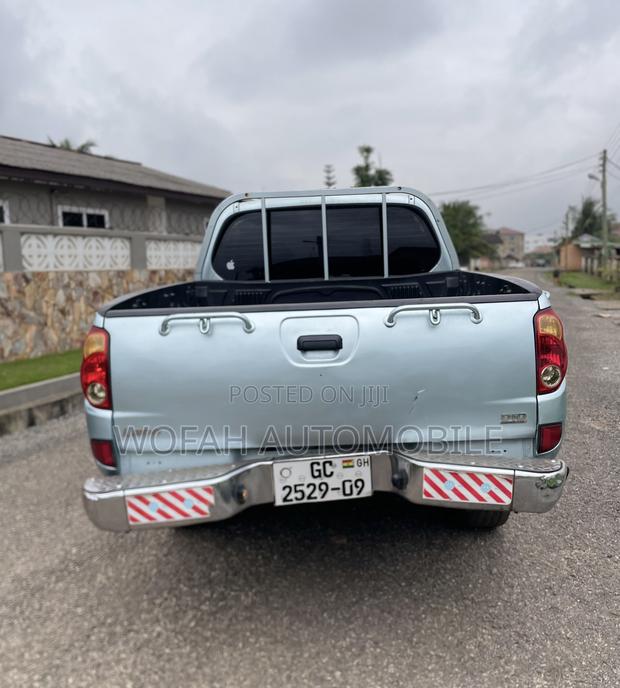 Mitsubishi L200 2009 Blue
