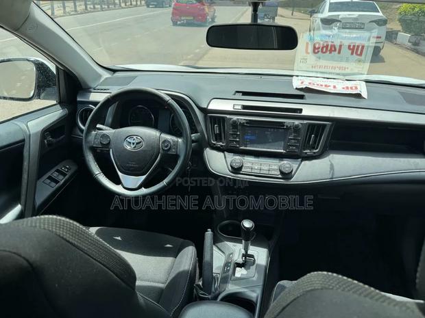 Toyota RAV4 Limited AWD (2.5L 4cyl 6A) 2017 White