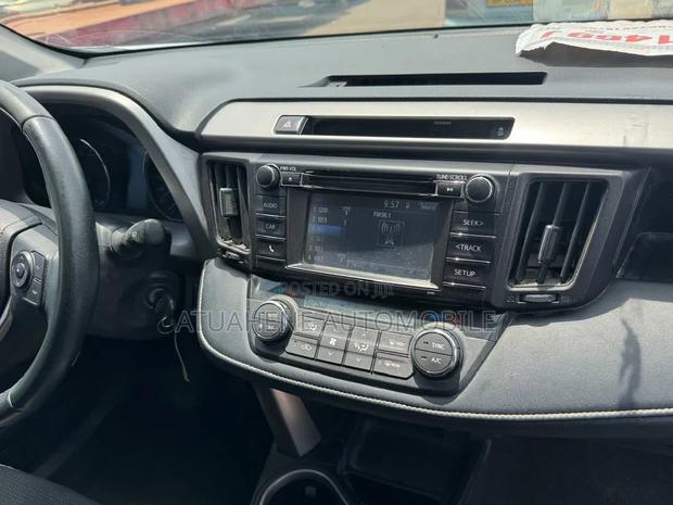 Toyota RAV4 Limited AWD (2.5L 4cyl 6A) 2017 White