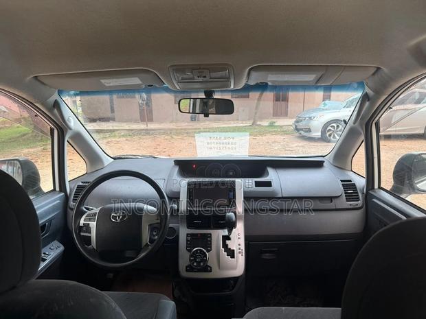 Toyota Voxy 2013 White