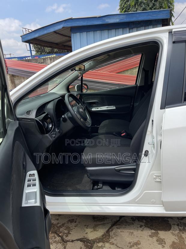 Toyota Vitz 1.3 FWD 5dr 2015 White