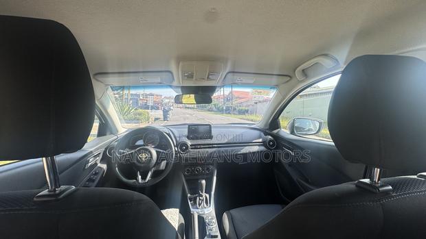 Toyota Yaris L Sedan 4dr 2019 White