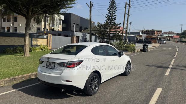 Toyota Yaris L Sedan 4dr 2019 White