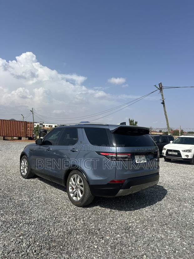 Land Rover Discovery HSE 4x4 2017 Gray