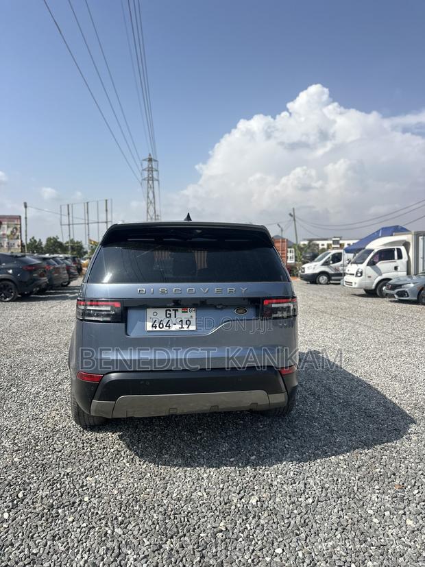 Land Rover Discovery HSE 4x4 2017 Gray