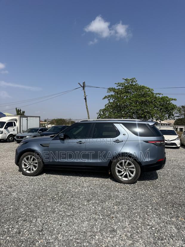 Land Rover Discovery HSE 4x4 2017 Gray