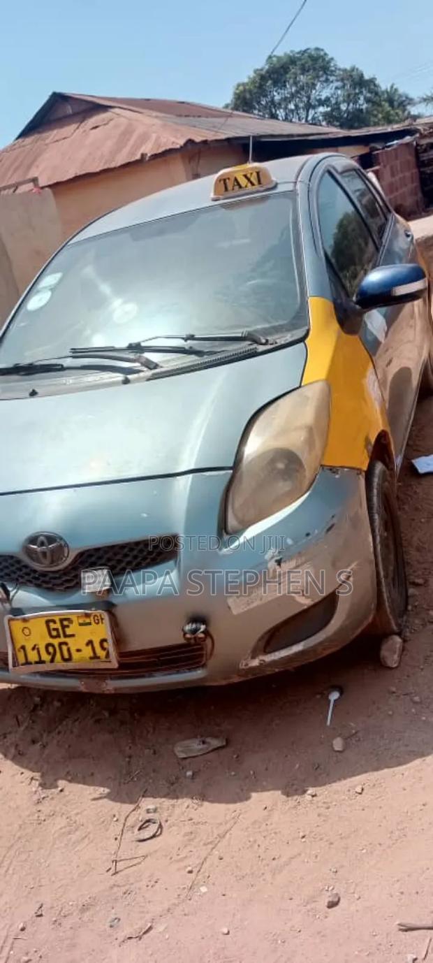 Toyota Vitz 2009 Silver