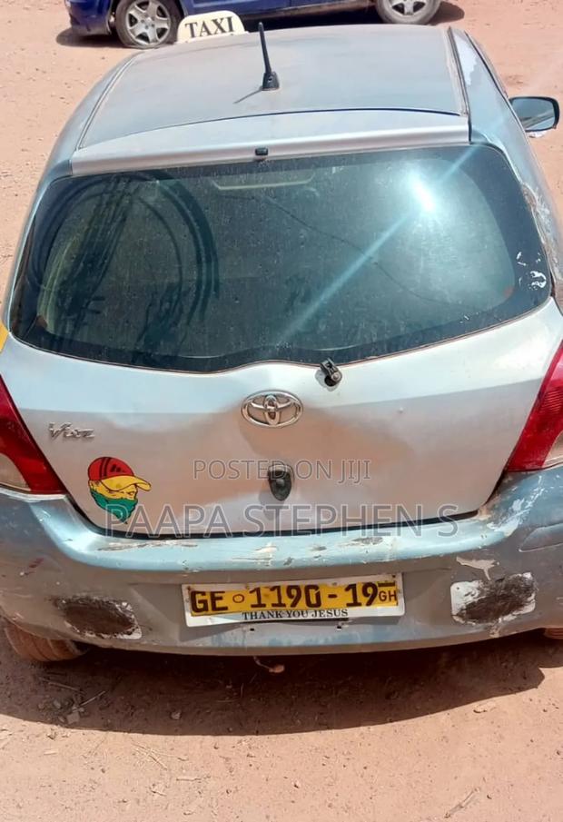 Toyota Vitz 2009 Silver