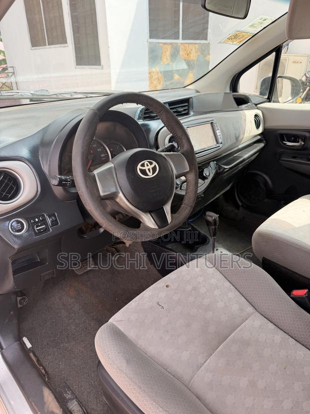 Toyota Vitz 2012 Silver