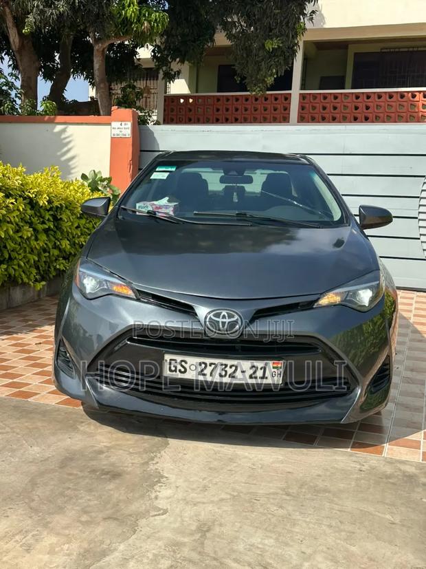Toyota Corolla LE ECO w/Package 1 4dr Sedan (1.8L 4cyl CVT) 2017 Gray