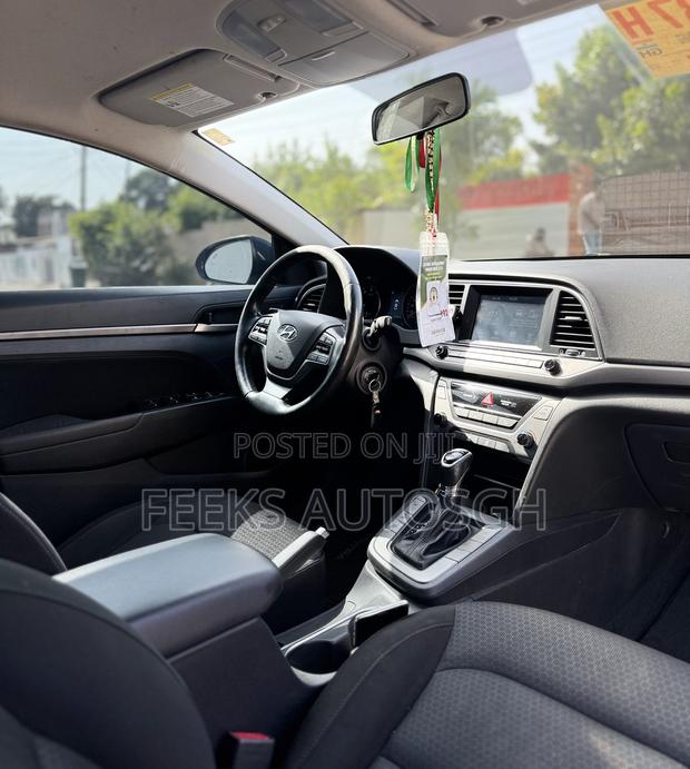 Hyundai Elantra SE Sedan FWD (2.0L 4cyl 6M) 2017 Blue