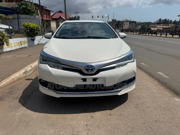 Toyota Corolla SE (1.8L 4cyl 2A) 2019 White