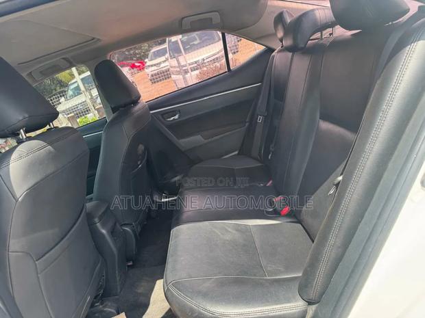 Toyota Corolla SE (1.8L 4cyl 2A) 2019 White