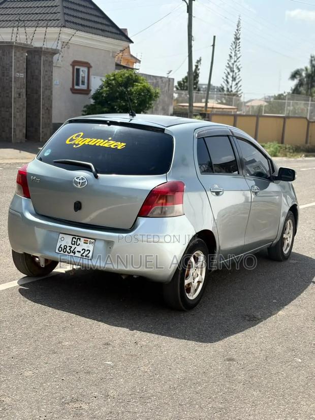 Toyota Vitz 1.3 FWD 5dr 2010 Silver