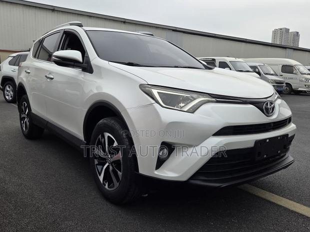 Toyota RAV4 2018 White