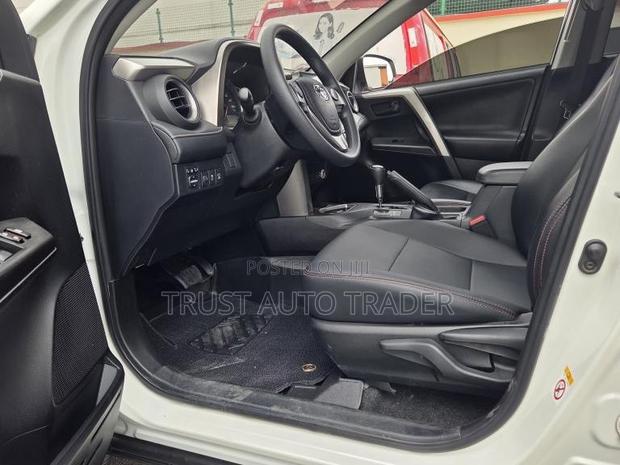 Toyota RAV4 2018 White