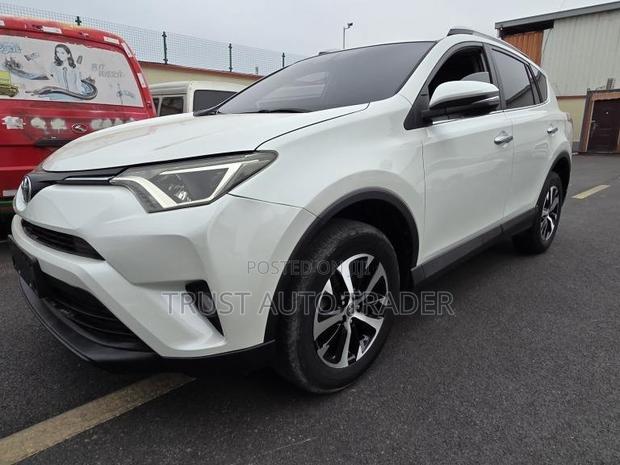 Toyota RAV4 2018 White