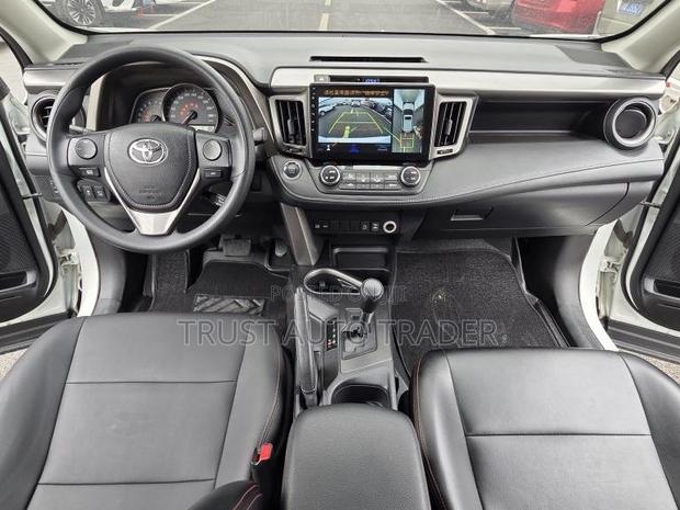 Toyota RAV4 2018 White