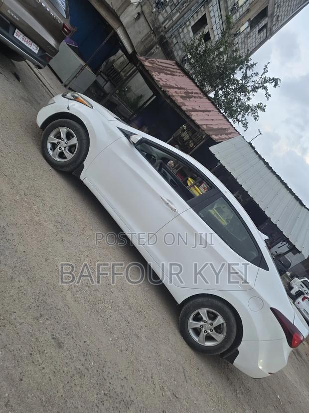 Hyundai Elantra Limited Sedan FWD (1.8L 4cyl 6A) 2016 White