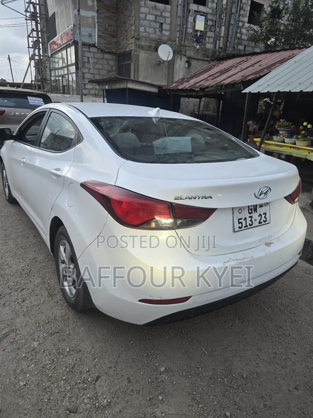 Hyundai Elantra Limited Sedan FWD (1.8L 4cyl 6A) 2016 White