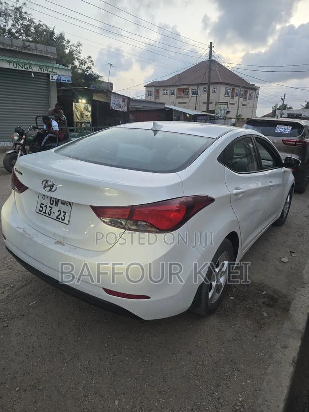 Hyundai Elantra Limited Sedan FWD (1.8L 4cyl 6A) 2016 White