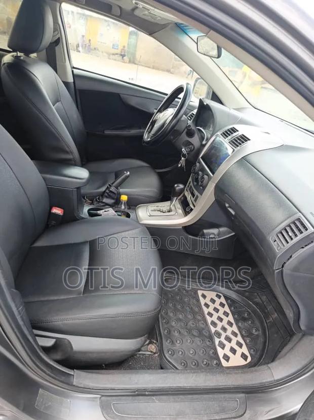 Toyota Corolla 2010 Gray
