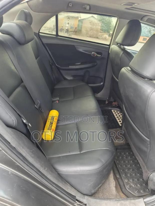 Toyota Corolla 2010 Gray