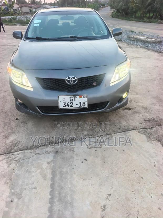 Toyota Corolla 2010 Gray